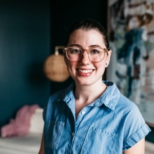 SARAH K STANDING SQUARE 300
