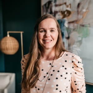 Sara Van Fossen Standing SQUARE 300